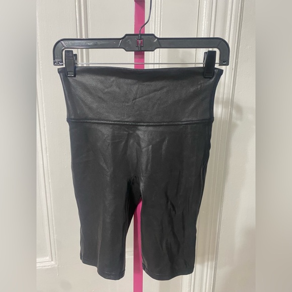 NWOT SPANX FAUX LEATHER BIKE SHORTS - Picture 3 of 4